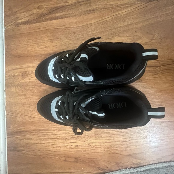 Basically New Dior B22 only wore once - Picture 4 of 5